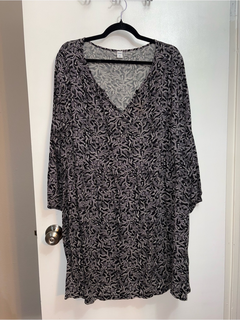Old Navy Black and White V-Neck Printed Tunic